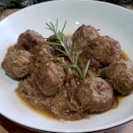 Ragoût de boulettes et de pattes de cochon