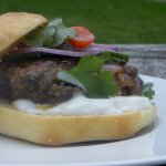 Hambourgeois à l'agneau avec chutney aux limes